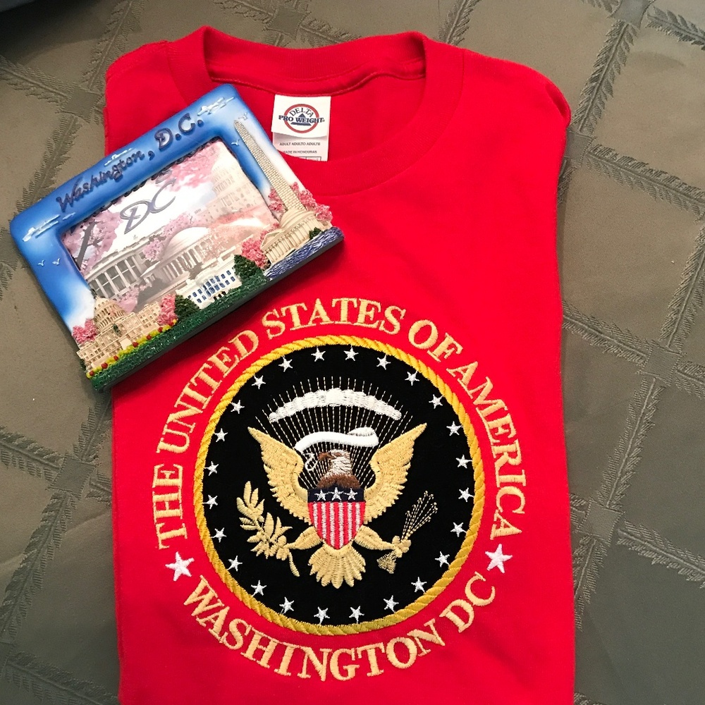 NWOT Washington DC T-Shirt and photo frame